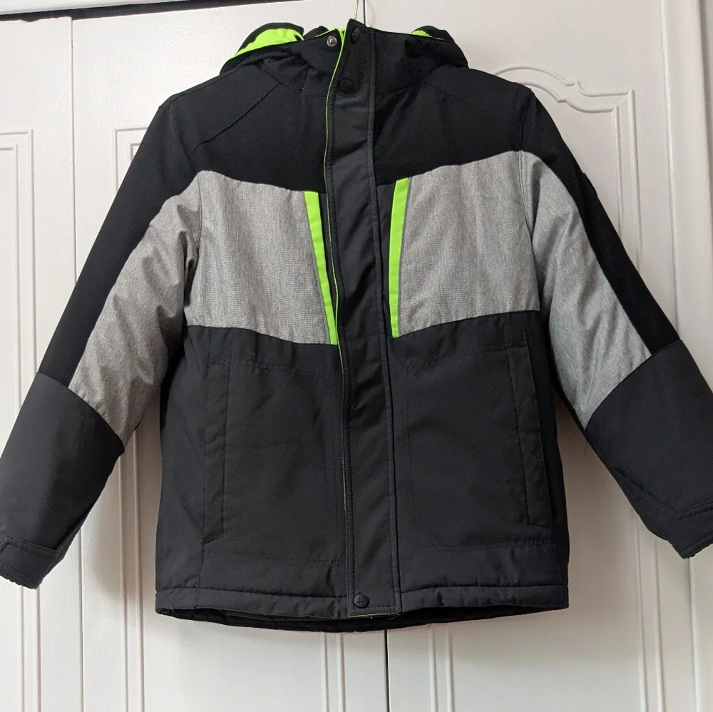 ZeroXposur Kids' Black and Gray Puffer with Green Accents Size XL(14_16)